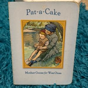 🎁5/$10🎁 Pat-A-Cake Mother Goose for Wee ones, board book, 2010